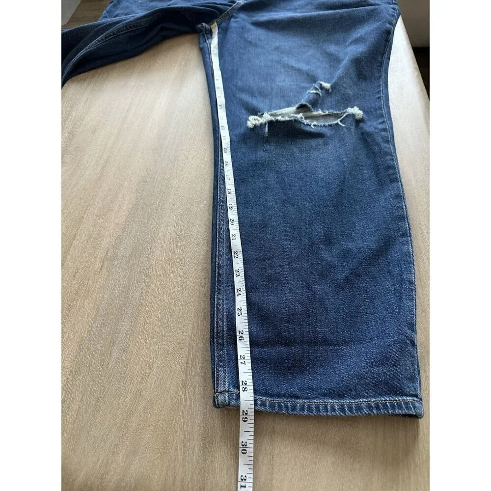Abercrombie NWT The Mom High Rise Jean Medium Wash Knee Rip Size 37 LONG